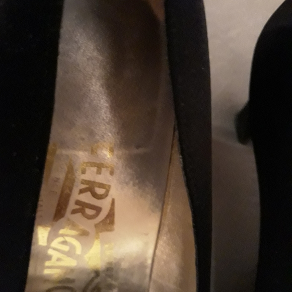 Gorgeous Salvatore Ferragamo women's black heels size 10 - Picture 3 of 7